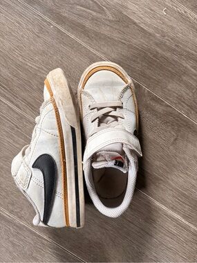 Nike Kids Cream and Black Low-Top Sneaker with Tan Trim